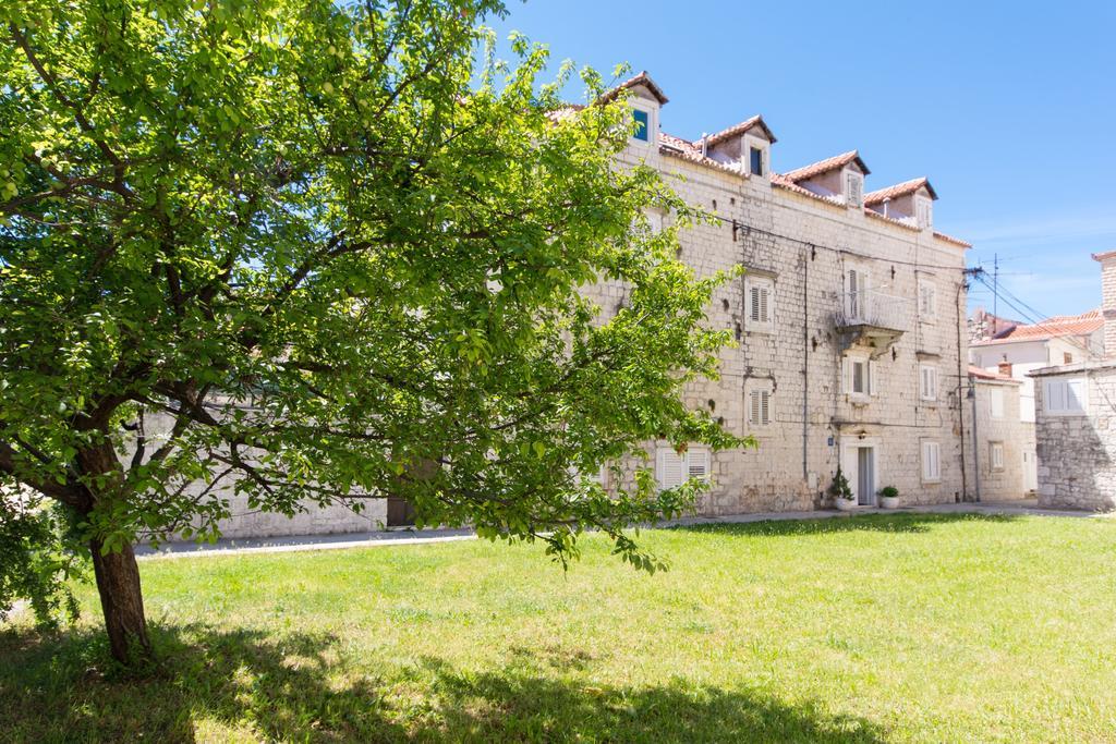 Top-Floor Apartment In Trogir Center Exterior foto